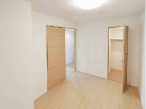 ウォークインクローゼットを活用すれば空間を有効活用できますよ