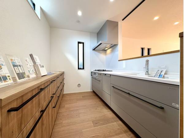 対面式システムキッチンは食洗機付き