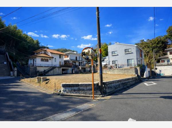 二方向から光が差す、角地ライクな区画。