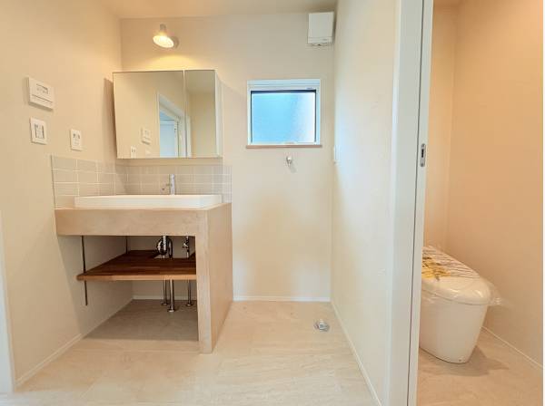 シンプルなパウダールーム