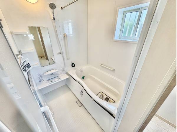 お風呂も広々ですね。