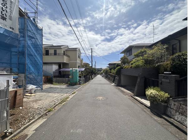前面道路も広く開放的