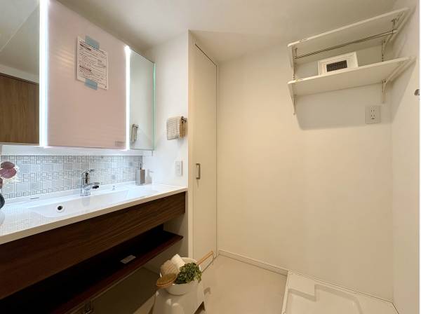 ホテルライクな空間のパウダールーム