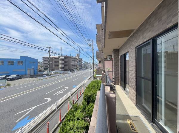 L字型バルコニーに囲まれた陽当たりの良い南東角部屋