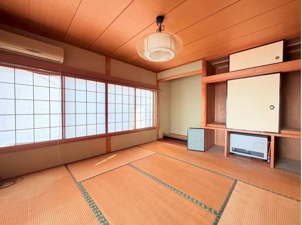 和風のあたたかなお部屋はそれぞれ8帖とゆとりの空間