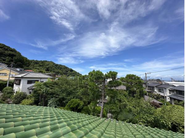 既存建物2階、小窓から撮影