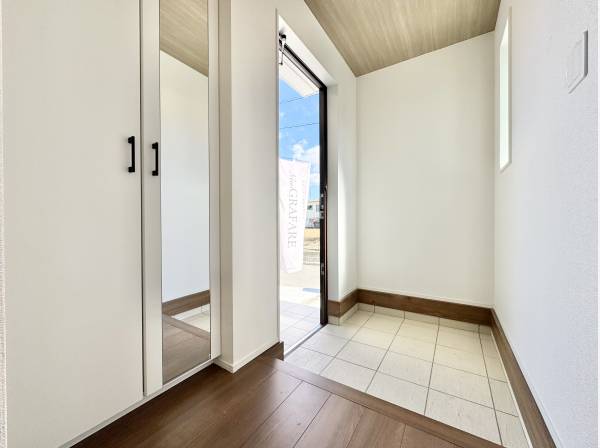 広々玄関と大容量収納。すっきり暮らせる“ただいま”動線。