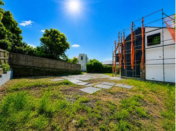 陽光たっぷりの敷地だからこそ、理想の間取りを自由に描けそうです。
