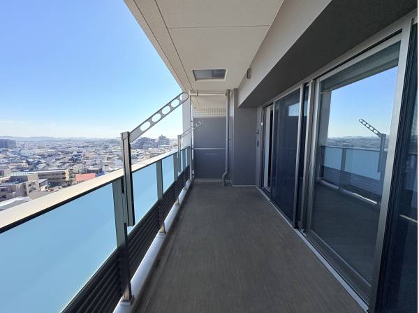 奥行きがあってワイドなバルコニー