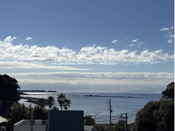 目の前にブルーの海が広がります。想像以上に海を近く感じる眺め