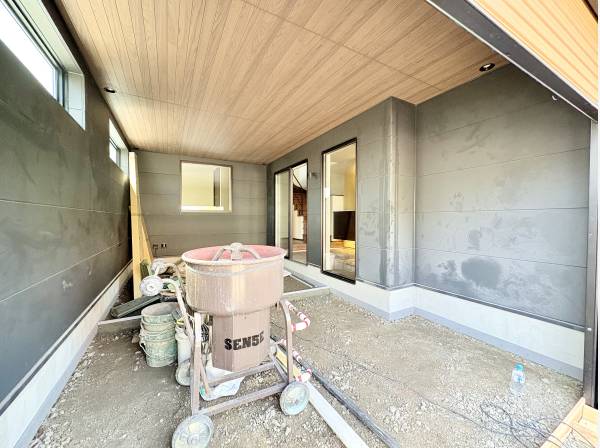 室内にいながら大切な愛車をいつでも眺めて楽しめるインナーガレージ