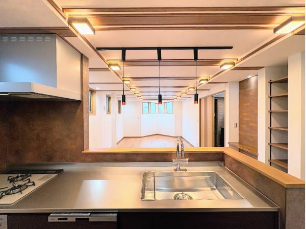 会話が弾む対面式。料理中も家族の笑顔が見渡せます。