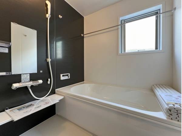 ブラックのアクセントカラーが落ち着きのある雰囲気を演出しています