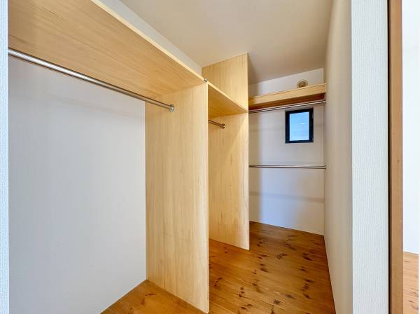 居室には収納力のあるクローゼットを完備しております。