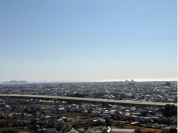 江の島と相模湾を遠望するパノラマビュー