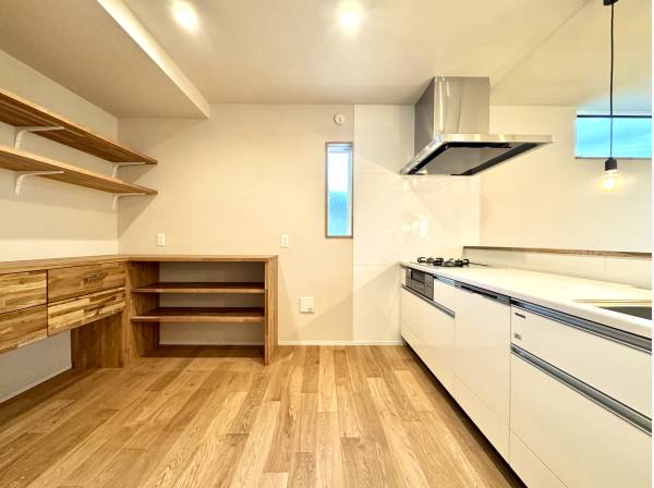 造作のオリジナリティ溢れるパントリー