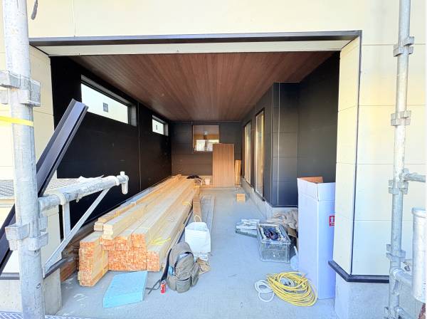 シャッター付きビルトインガレージ