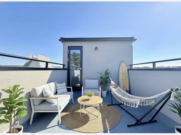 多種多様に使えるルーフバルコニー(家具家電はイメージです)