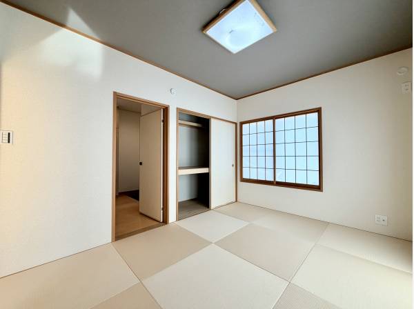 畳部屋収納付きです