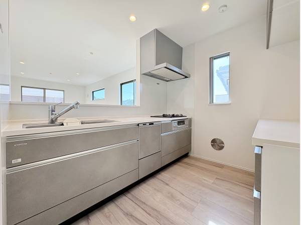 調理スペースが広く便利なシステムキッチン