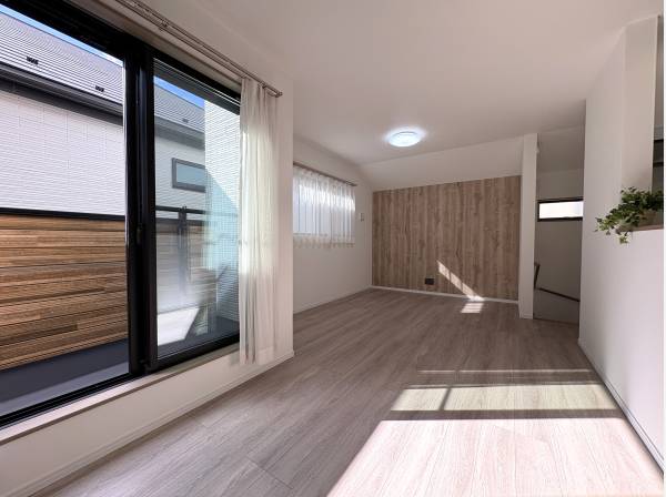 燦々と陽が差し込む明るいリビングには家族が自然と集まりそう