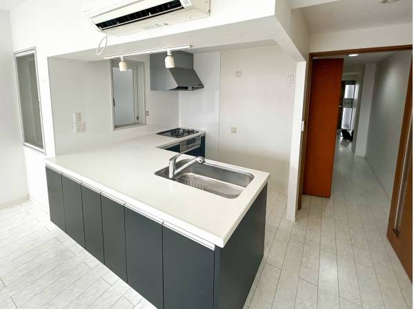 洗練感のあるキッチンスペースは使い勝手がよさそう