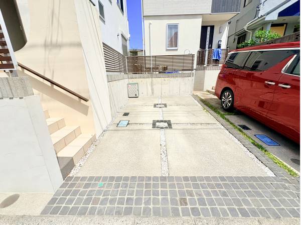 綺麗に整備されたカースペース