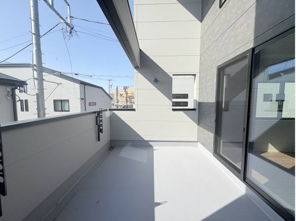 インナーバルコニーの為、洗濯物も雨の日でも安心です。