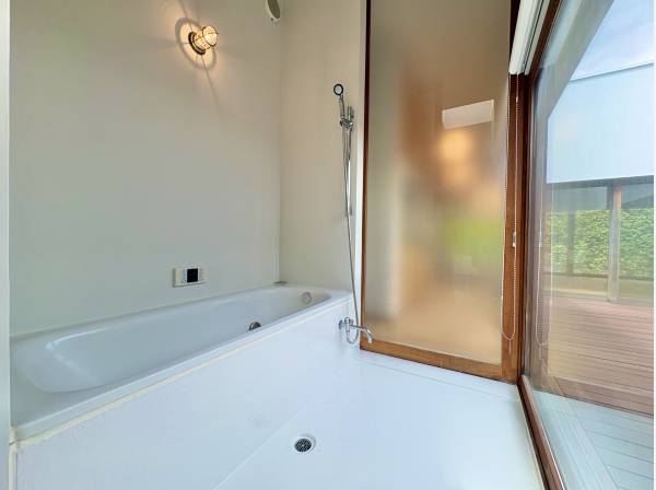 くつろぎの空間でゆったりバスタイムをお楽しみください