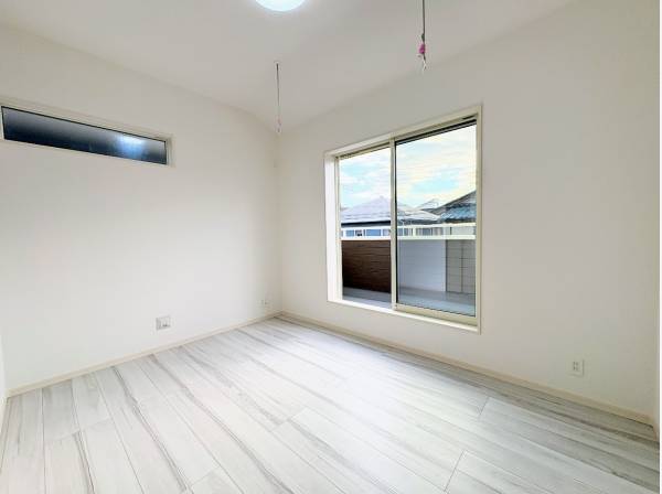 陽当たりが良く、心地よい風が入ってきます