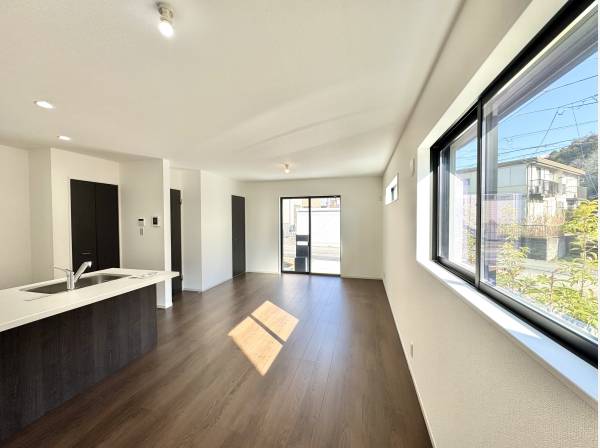 家族が自然と集まる陽だまりリビング