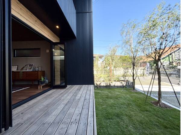 スケルトン階段により、彩光性◎