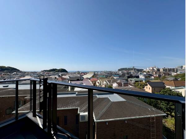 バルコニーからはご覧の眺望！広がる海と江ノ島を一望！