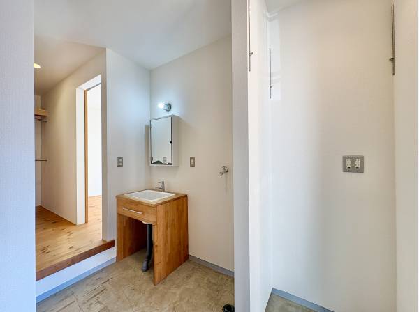 清潔感あふれる色合いで統一され、スッキリとした印象を受けます。