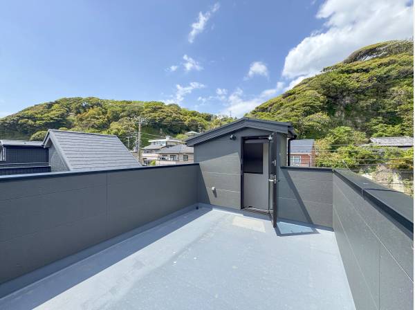 鎌倉の緑に囲まれている様な場所ですが、実は駅近物件とは。