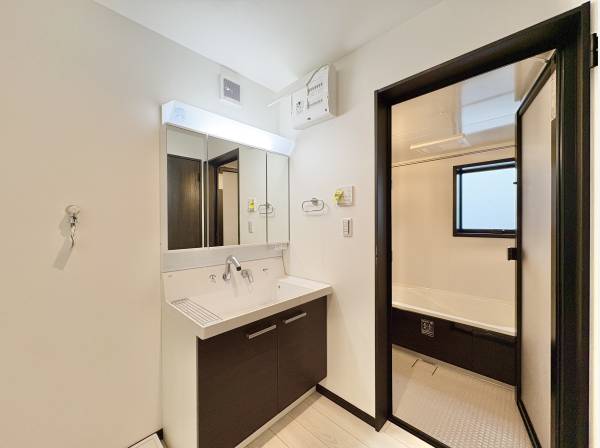 清潔感のある色合いで統一され、スッキリとした印象を受けます