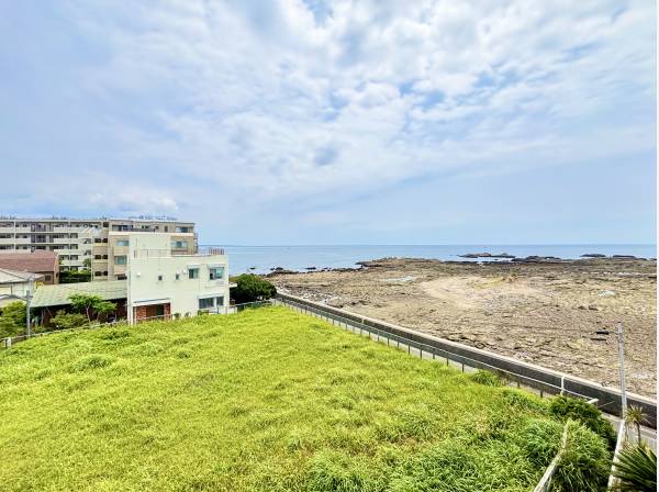 バルコニーから相模湾を望めます。LDKがオーシャンビューの特等席に。