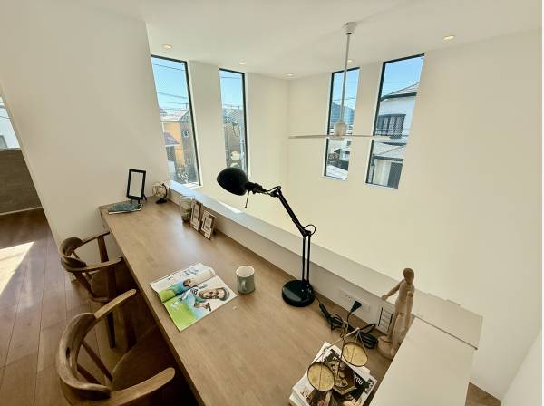 ２階居室前にはスタディーカウンター完備