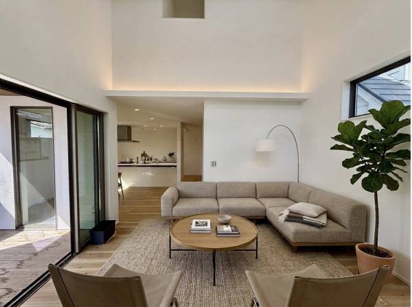 LDKは約23帖（家具はCGで配置しております）