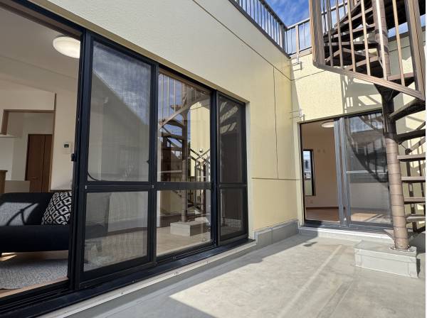 プランター菜園や読書、ヨガも。暮らしに彩りを添えるアウトドア空間