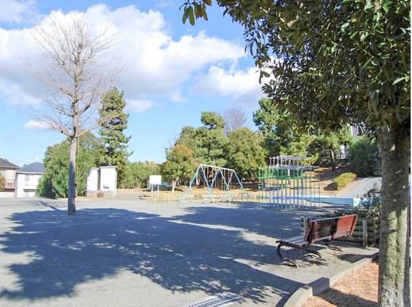 片瀬山南公園まで約400m。