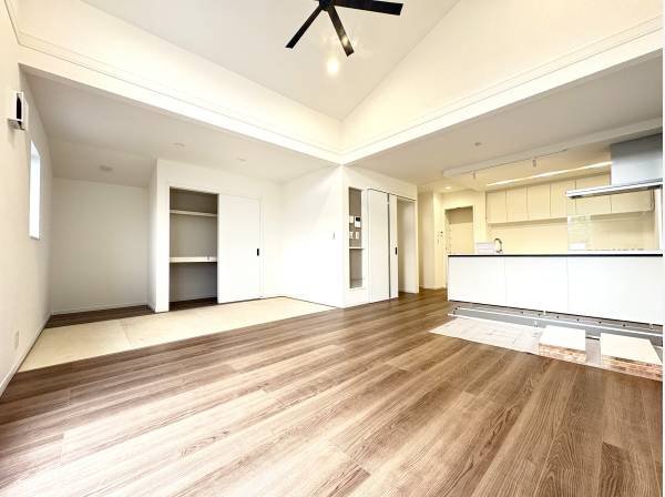 17帖のリビング＋4帖の和室