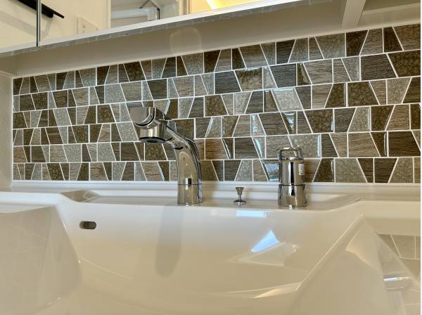 タイル張りが素敵なパウダールーム