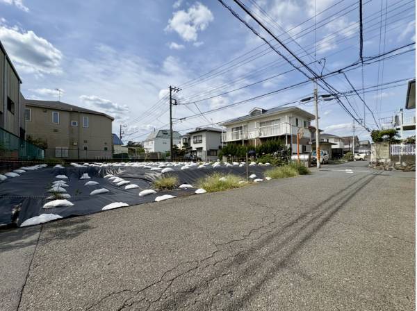 「鵠沼海岸」駅まで徒歩6分。 江ノ島電鉄「鵠沼」駅も徒歩11分で利用可