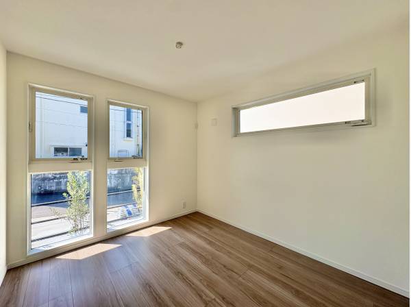 2面採光で陽光がお部屋の全体に届きます