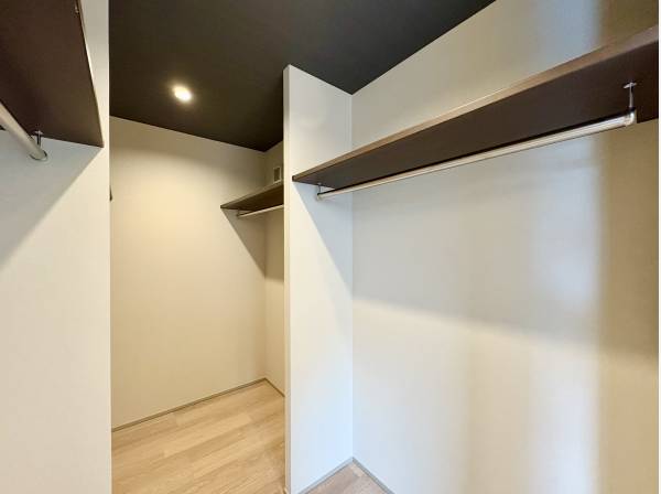 ウォークインクローゼットはなんと３帖もございます！