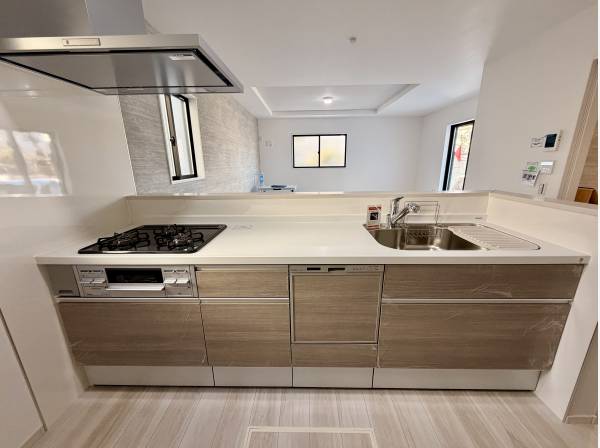 機能性抜群！広く使えるシステムキッチン