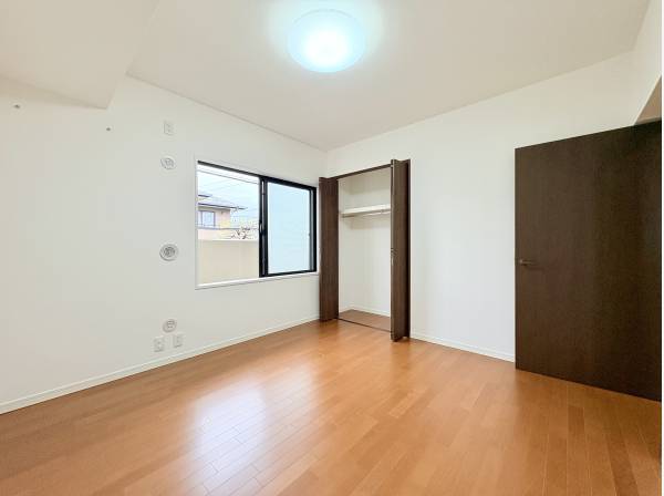 6.3帖の洋室しっかり光の入る空間