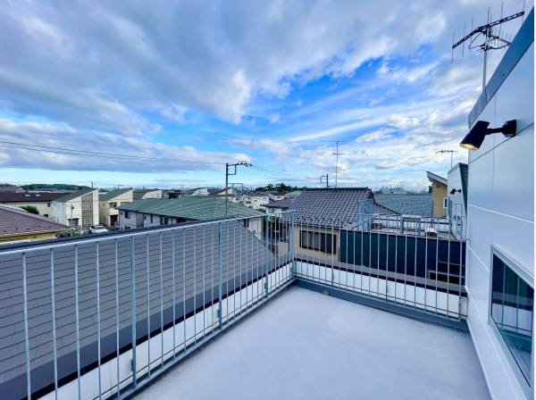 固定階段上はルーフテラスとなります