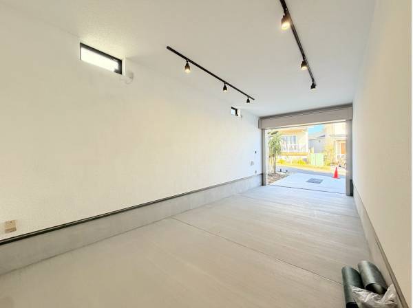 約15.3帖と大変広々としたガレージスペース！作業も楽々！